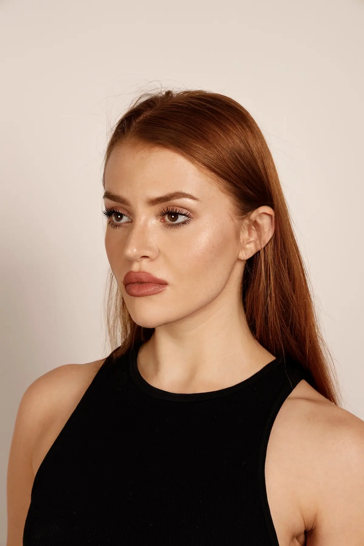 Olga Rossa profile portrait, side glance